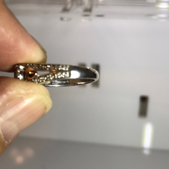 Absolutely beautiful 10k and sterling diamond ring - Picture 9 of 9